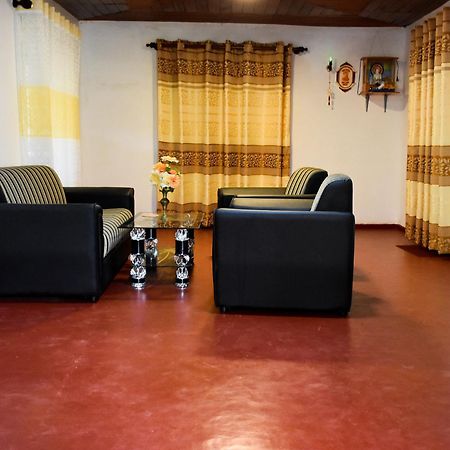 Rainforest Holiday Inn Деніяя Екстер'єр фото