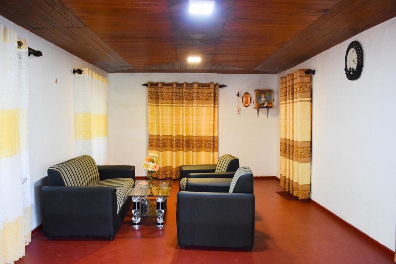 Rainforest Holiday Inn Деніяя Екстер'єр фото