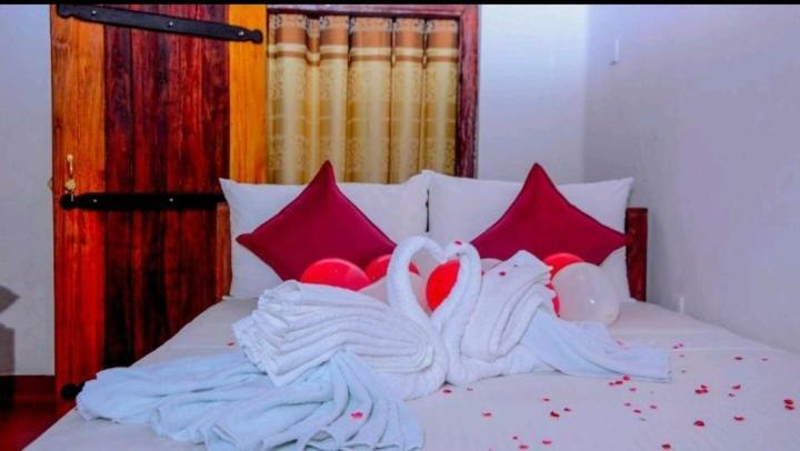 Rainforest Holiday Inn Деніяя Екстер'єр фото